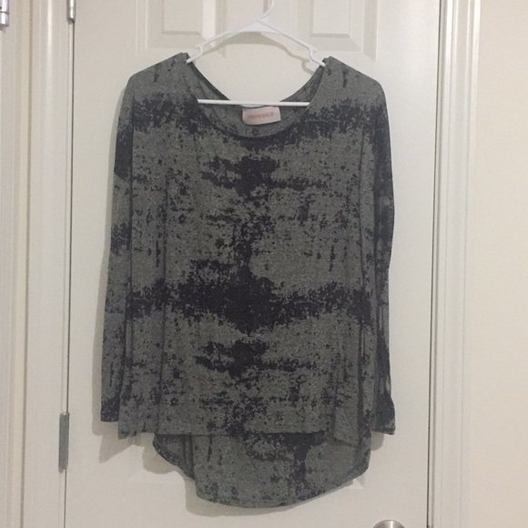 modge Tops - Long sleeve top skull cutout on back size: Large